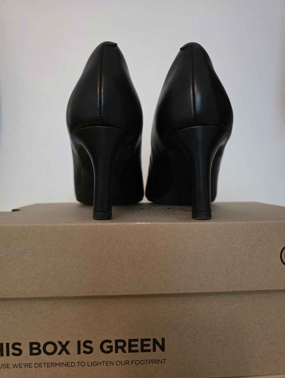 Clarks Pointed Toe Heels - Picture 4 of 7